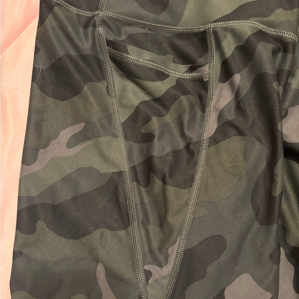 Old Navy Women's Camo Bike Shorts - Picture 3 of 3